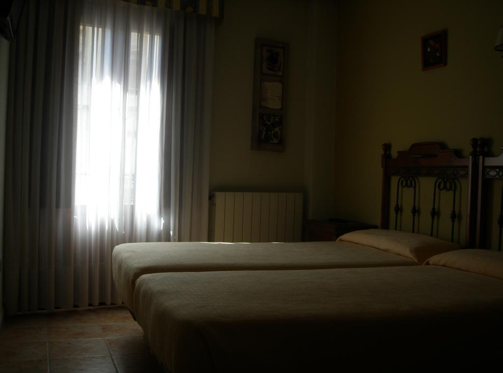 Hostal Pineda Cervera De Pisuerga Kamer foto
